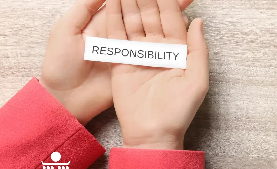 Zwei Hände halten den Begriff Responsibility